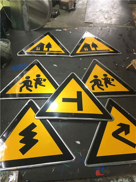 波形護(hù)欄尺寸詳解及其在交通安全中的作用